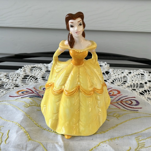 Disney Belle Beauty and the Beast- Vintage Ceramic Figurine- with Tag - Picture 2 of 6